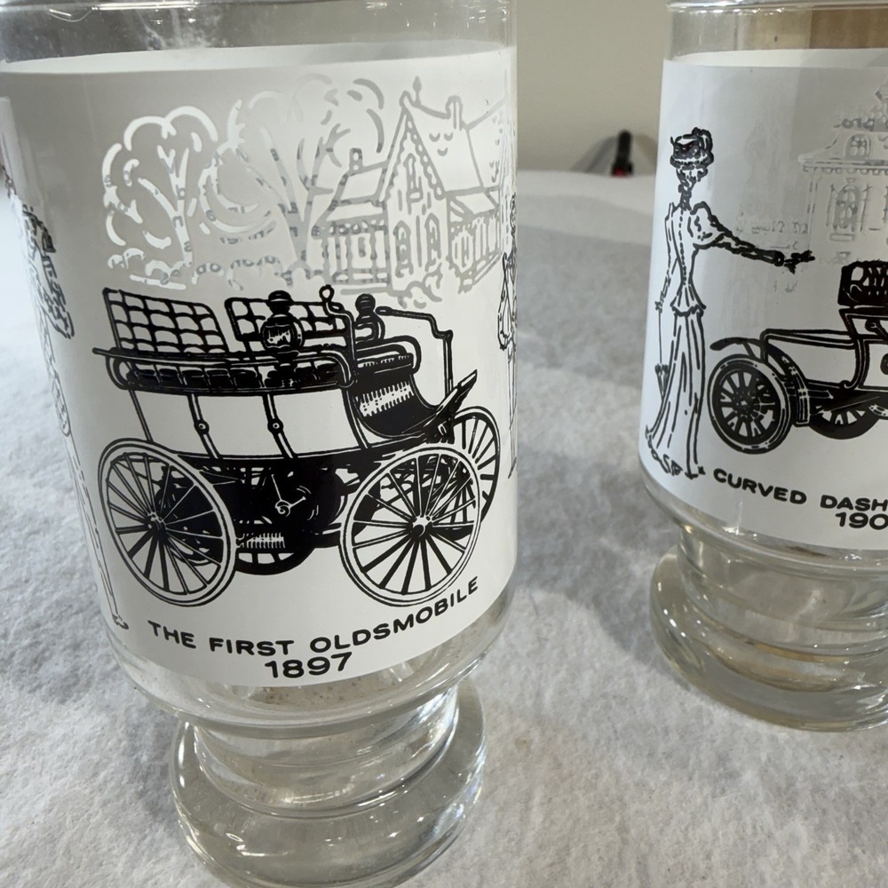 Vintage Oldsmobile 75th Anniversary Glasses Set of 4 w/ Box Classic Cars - Picture 4 of 9